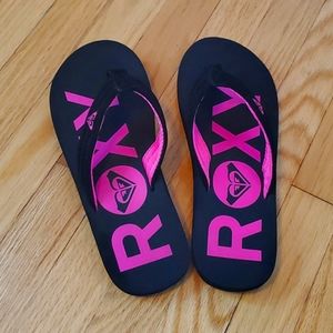 Black and pink Roxy flip flops - size 8